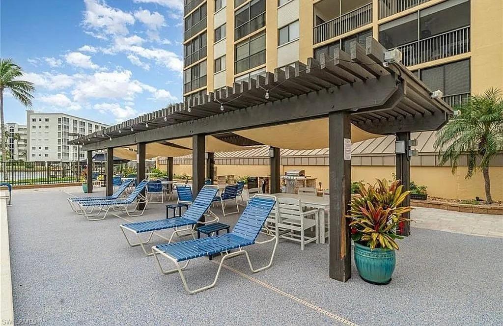 WINDWARD POINT CONDO - Residential