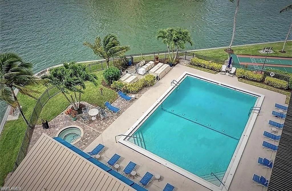 WINDWARD POINT CONDO - Residential