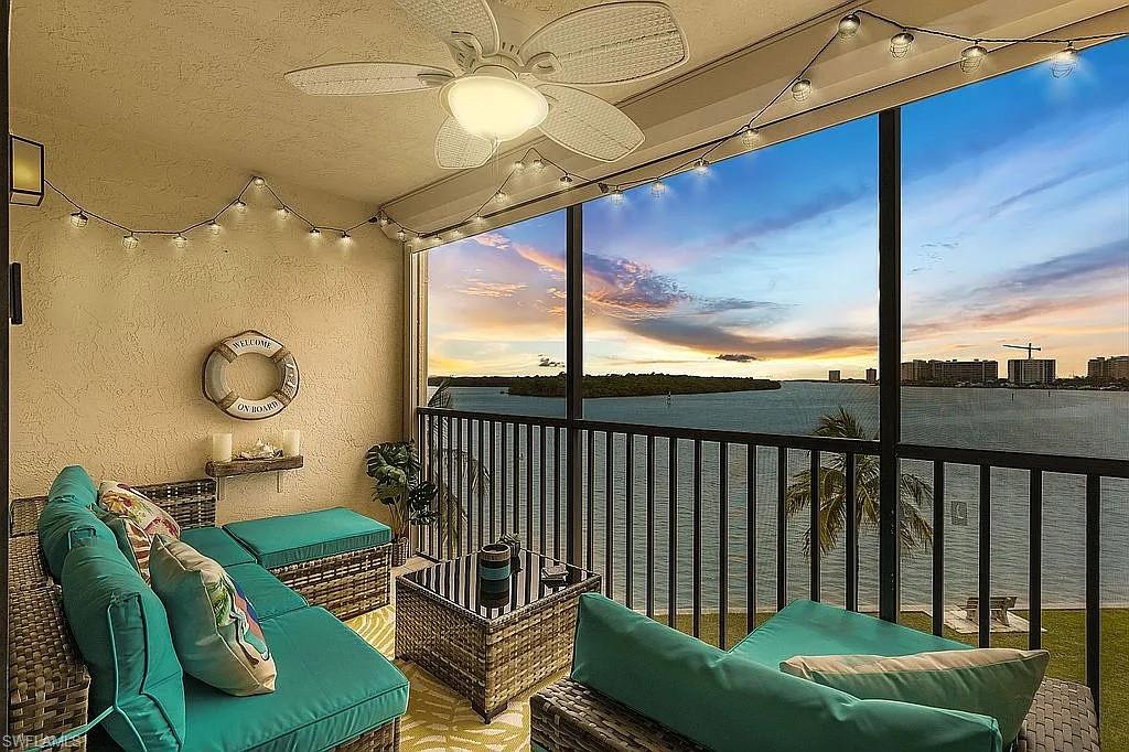 WINDWARD POINT CONDO - Residential