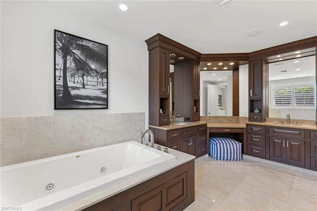 AQUALANE SHORES - Residential