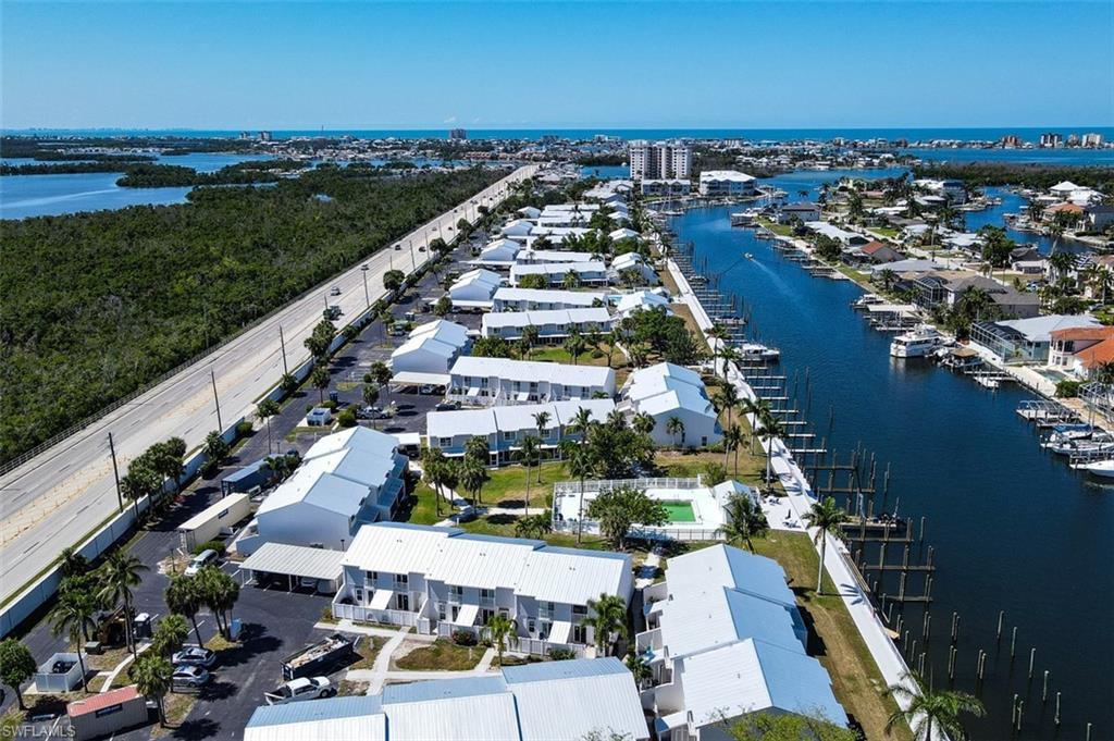 BOARDWALK CAPER - Residential