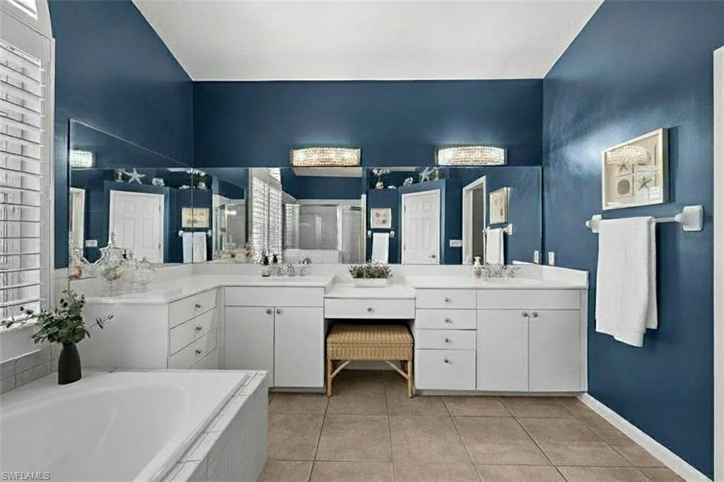 AUTUMN WOODS - Residential