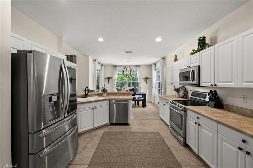 AUTUMN WOODS - Residential