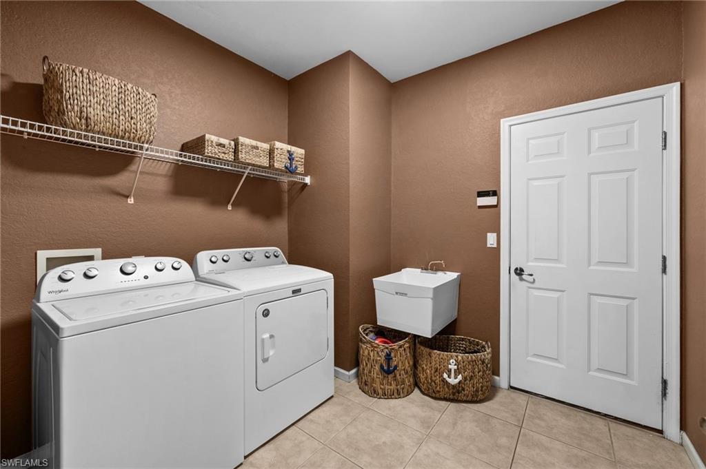 AUTUMN WOODS - Residential