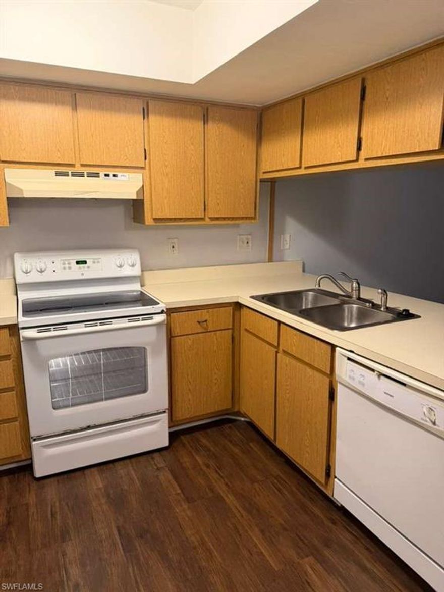 Second floor 2 bedroom, 1 bath, move in ready condo. Close to Joel Blvd. for easy accedss to schools, parks, shopping, churches and restaurants.