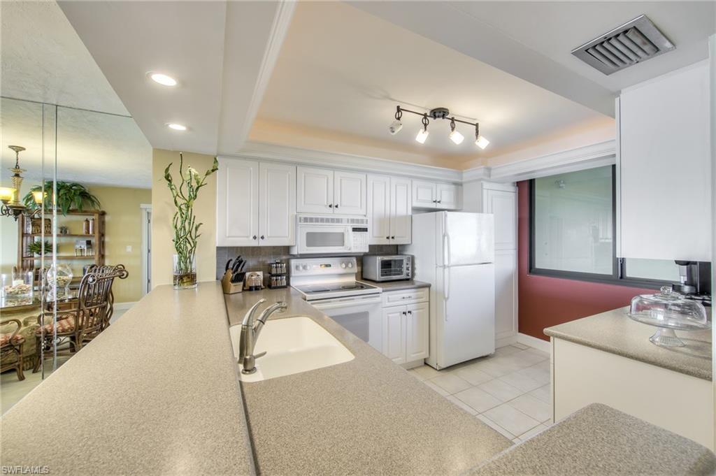 THE PALMS OF BAY BEACH - Residential