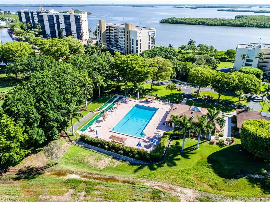 THE PALMS OF BAY BEACH - Residential