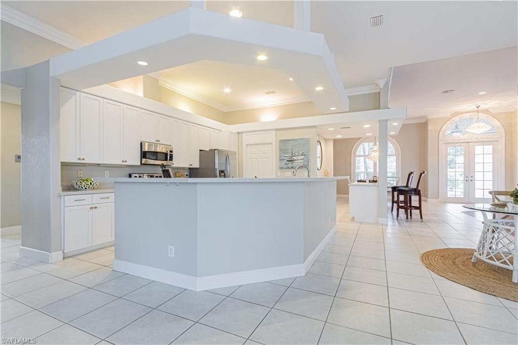 LONGSHORE LAKE - Residential