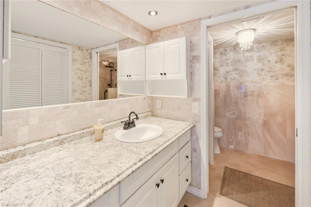 7340 Saint Ives WAY 3203
