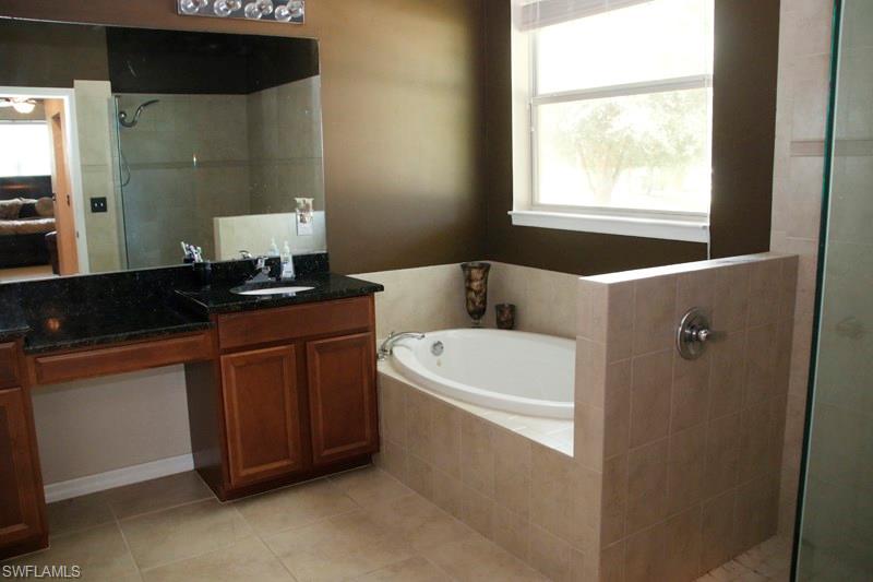 PROMENADE EAST - Residential