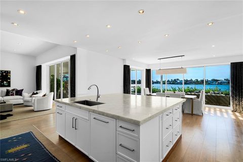 2160 Kingfish RD NAPLES FL 34102