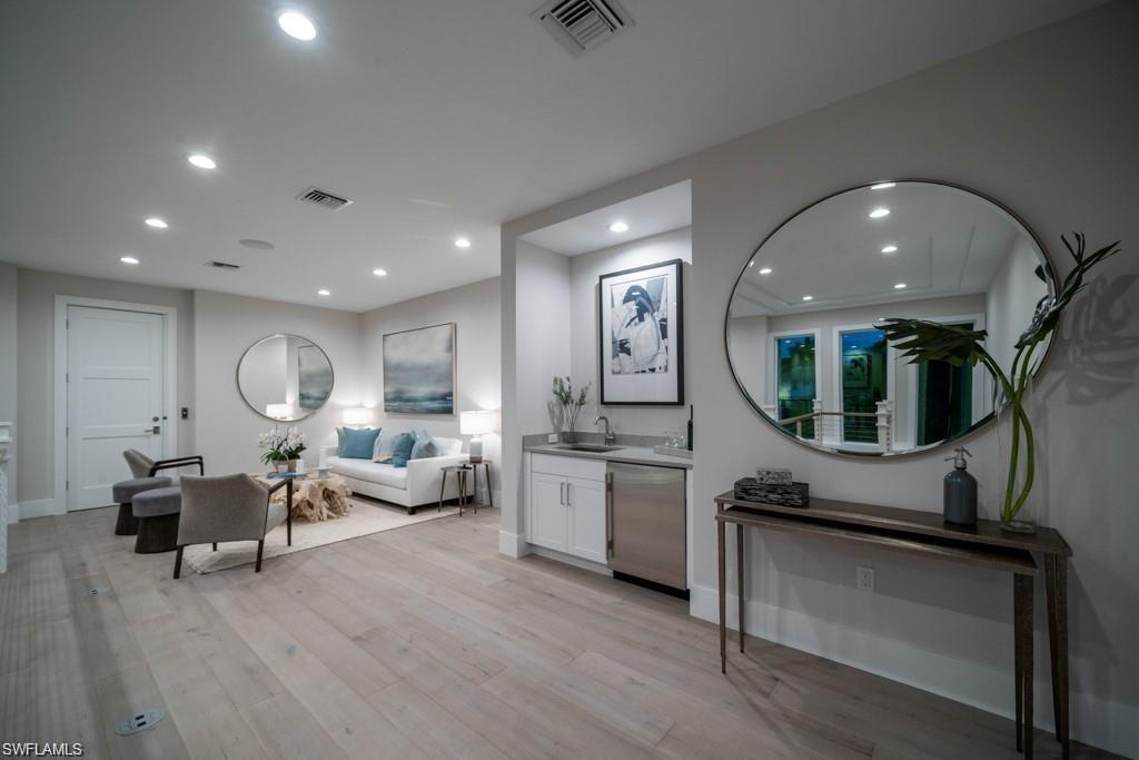 ROYAL HARBOR - Residential