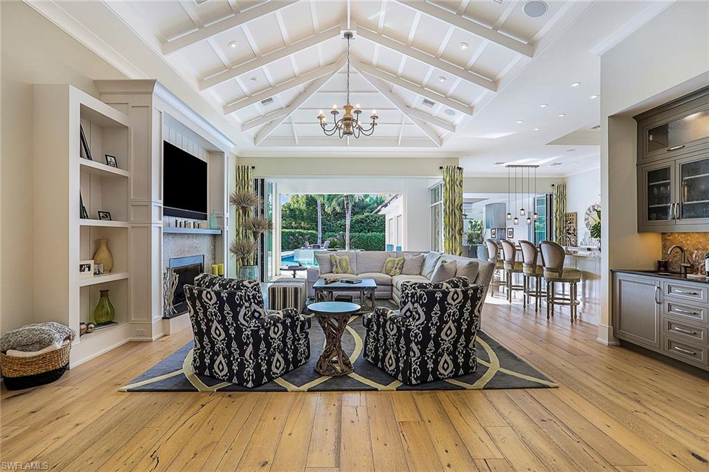 MOORINGS - Residential