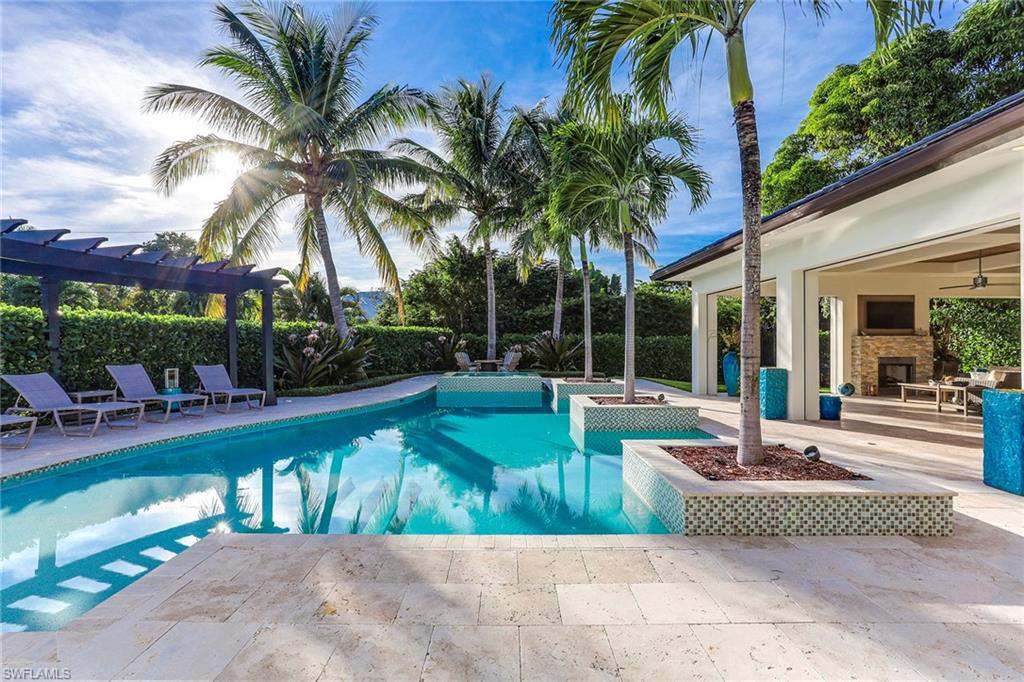 MOORINGS - Residential