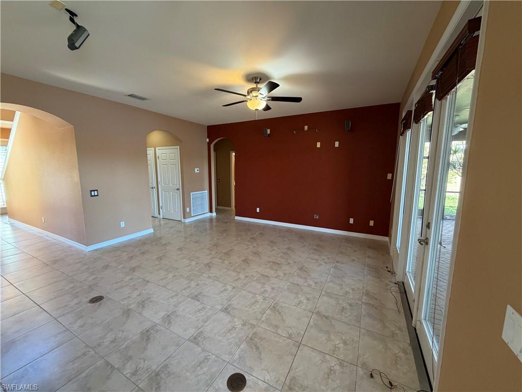 COLONY TRACE - Residential Lease