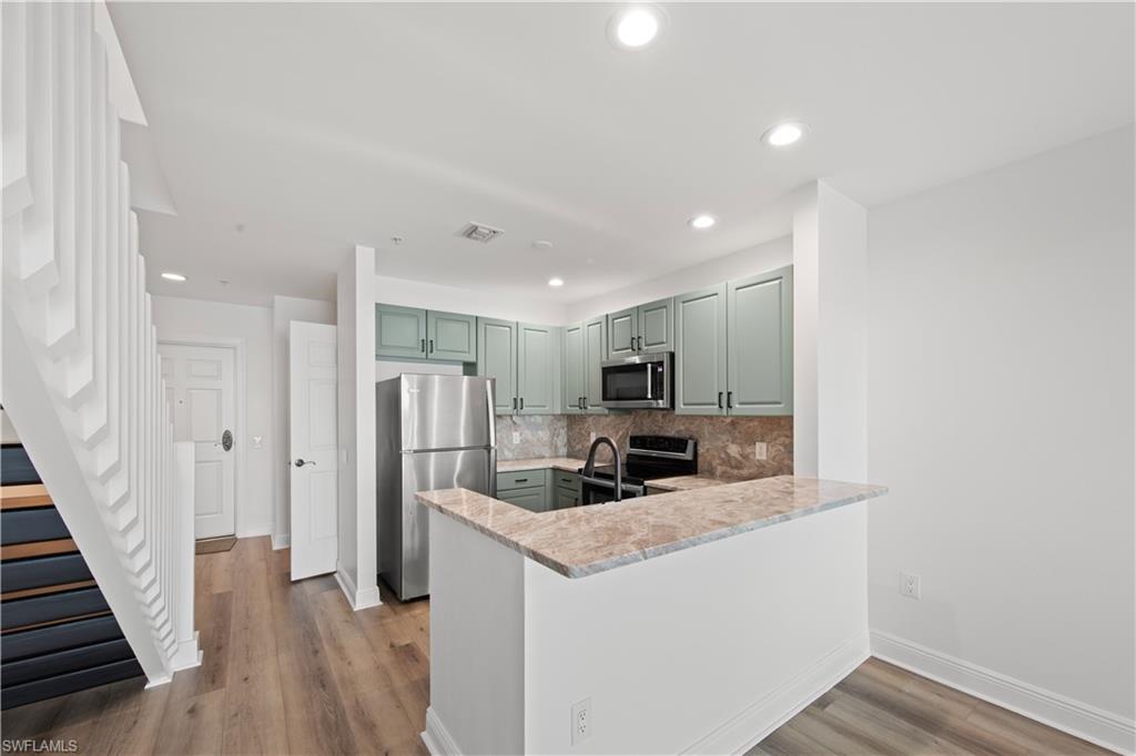 ST. TROPEZ - Residential Lease