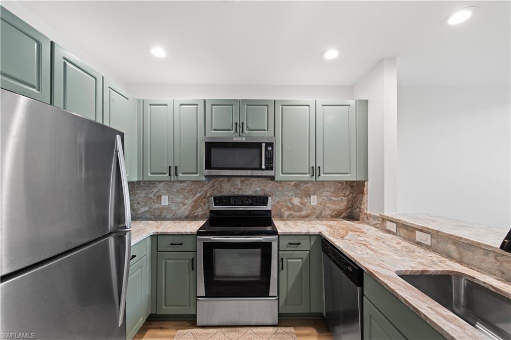 ST. TROPEZ - Residential Lease