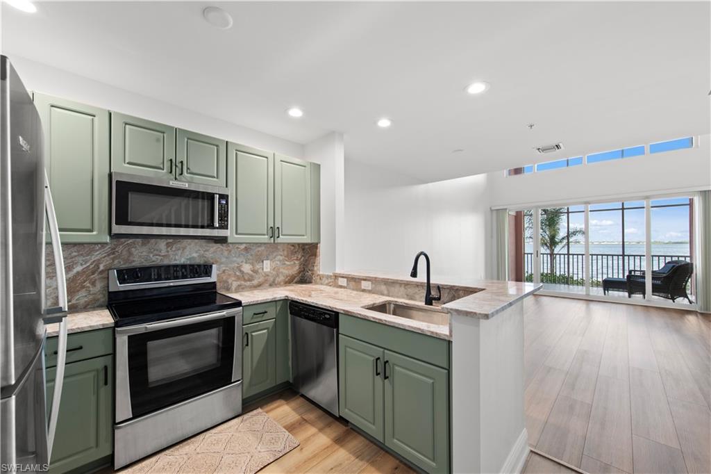 ST. TROPEZ - Residential Lease