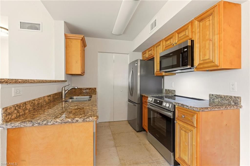 VENETIAN PALMS - Residential