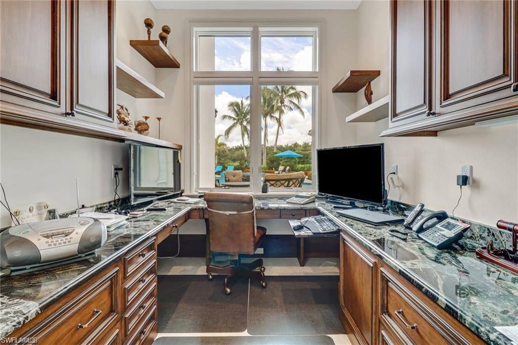 ESCADA AT TIBURON - Residential