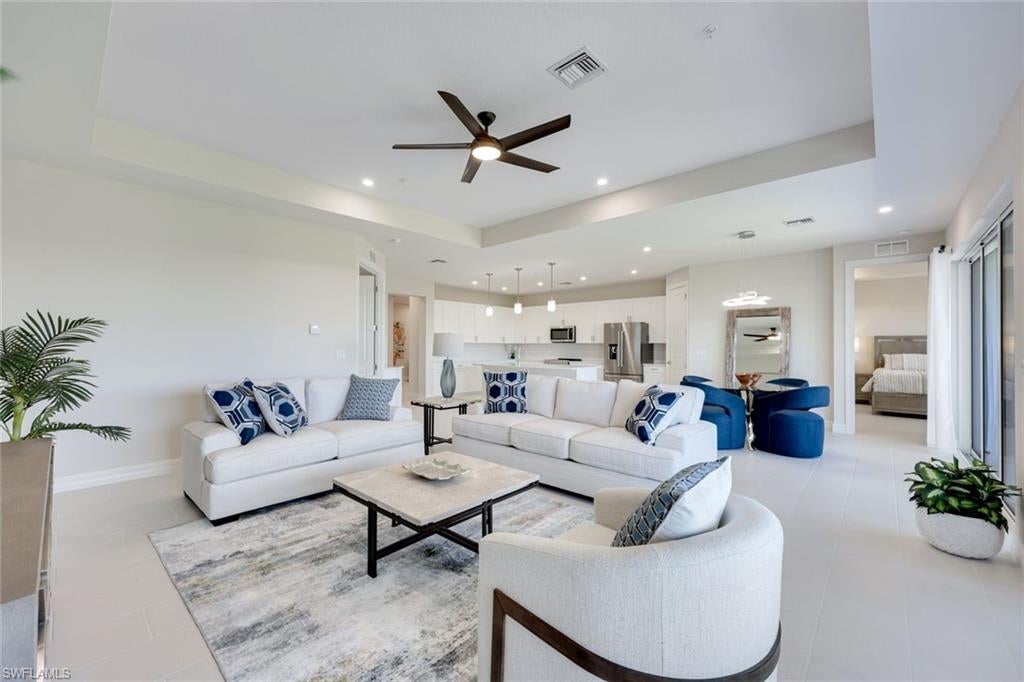 273 Indies DR E 202