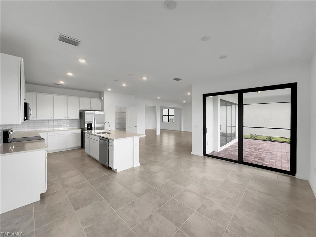 HAMPTON LAKES - Residential Lease