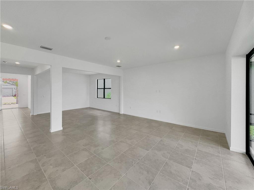 HAMPTON LAKES - Residential Lease