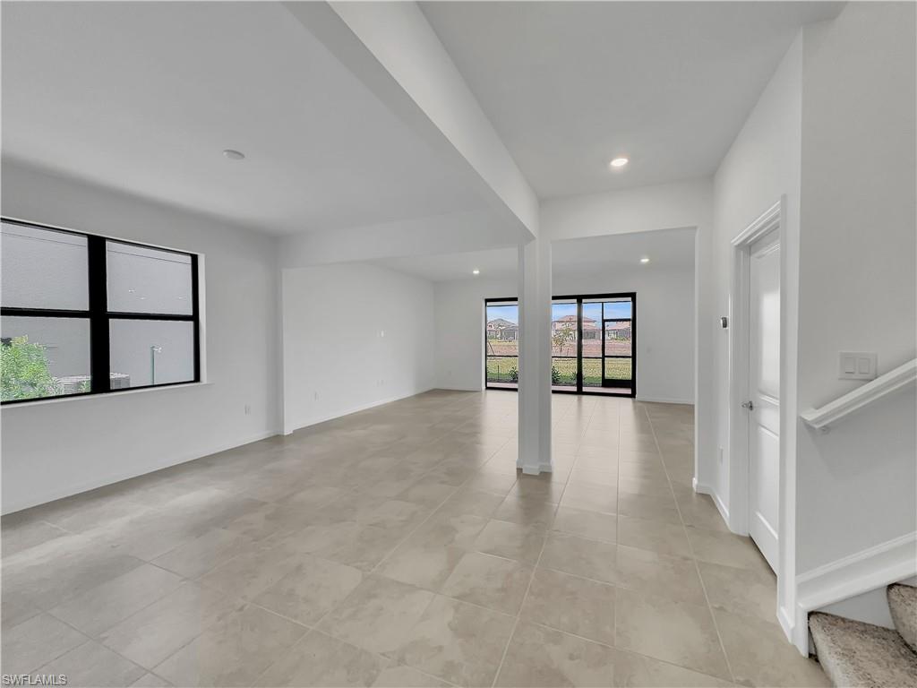 HAMPTON LAKES - Residential Lease