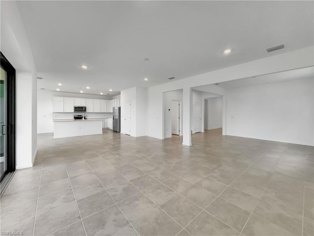 HAMPTON LAKES - Residential Lease