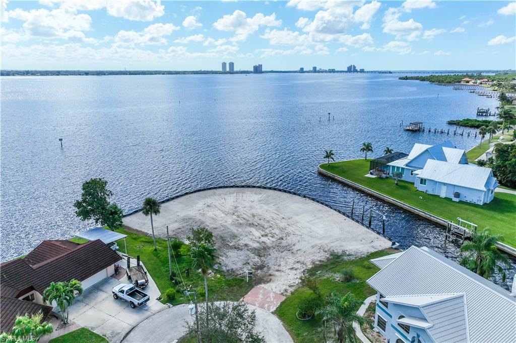 NORTH FORT MYERS - Land