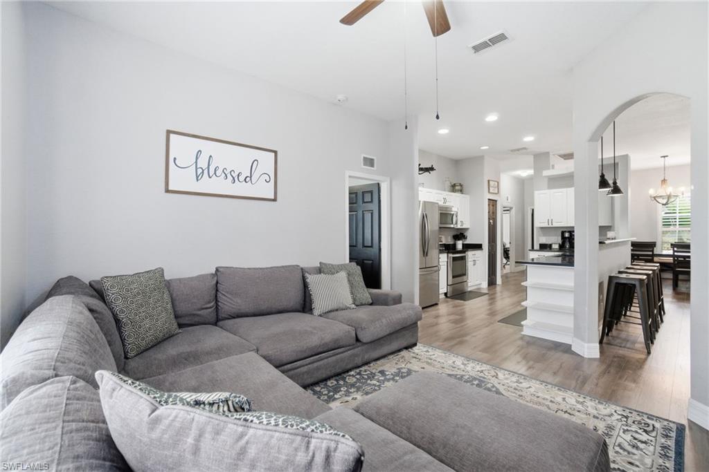 VALENCIA LAKES - Residential