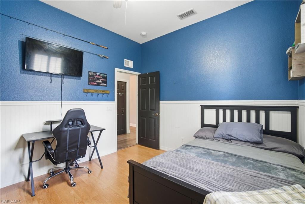 VALENCIA LAKES - Residential