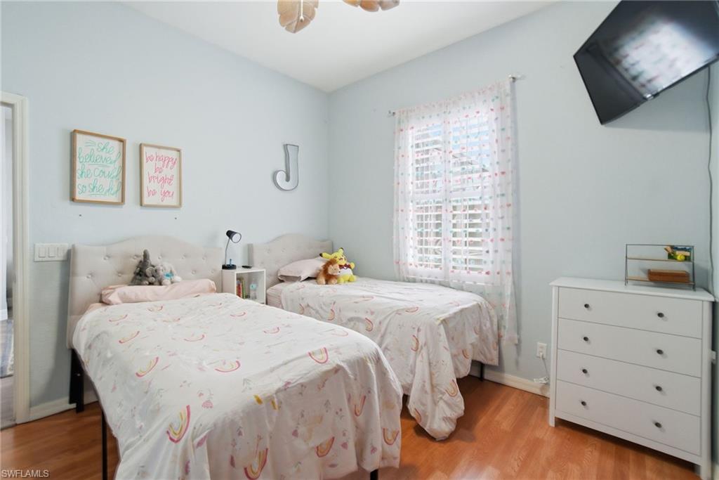 VALENCIA LAKES - Residential