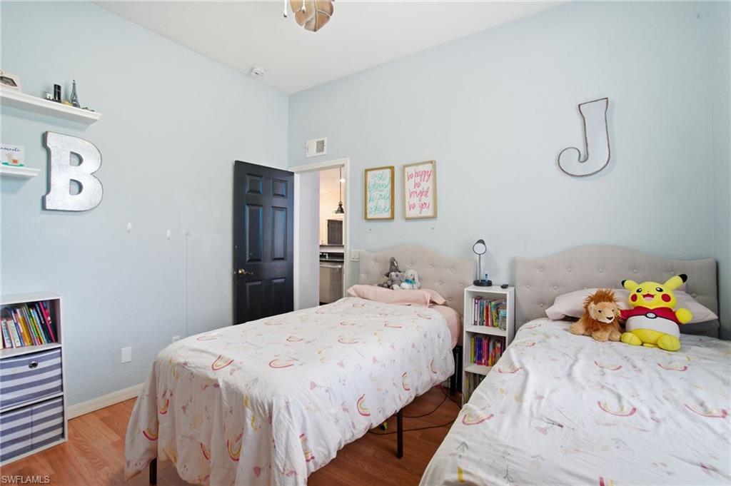 VALENCIA LAKES - Residential