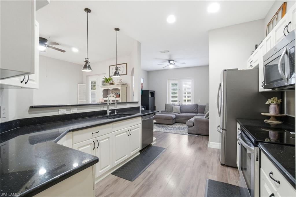 VALENCIA LAKES - Residential