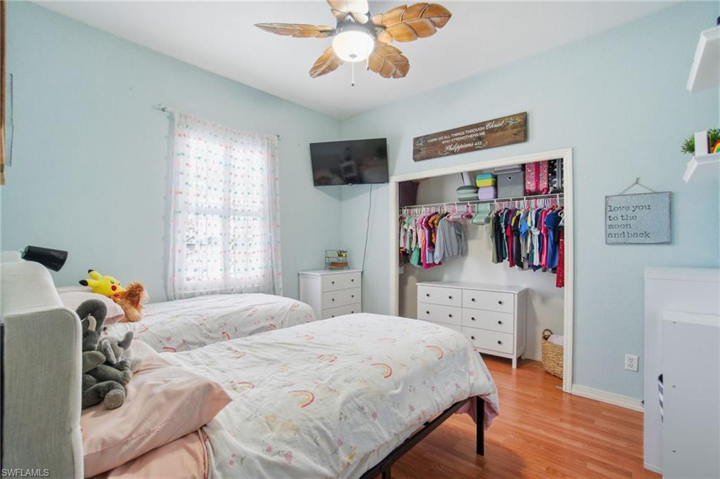 VALENCIA LAKES - Residential