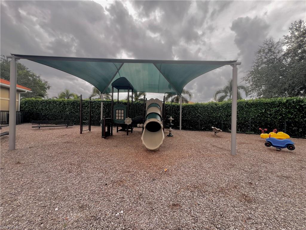 VALENCIA LAKES - Residential