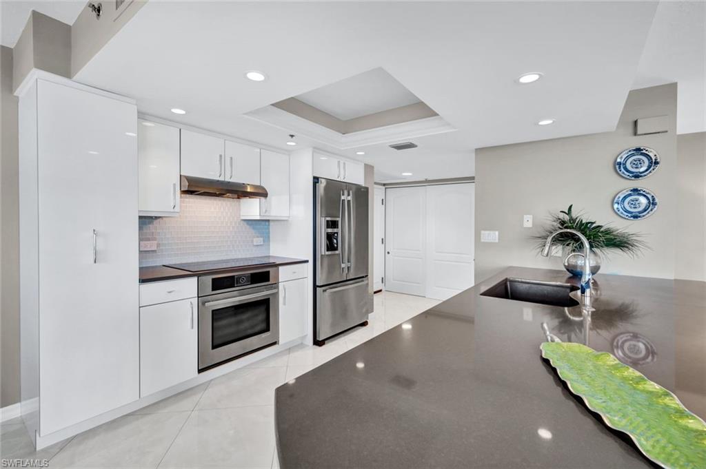 6585 NICHOLAS BLVD 404