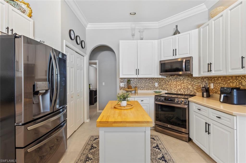 LAUREL LAKES - Residential