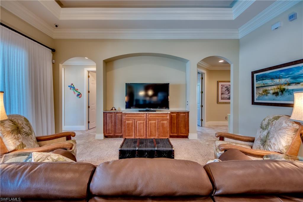 YACHT CLUB - Residential