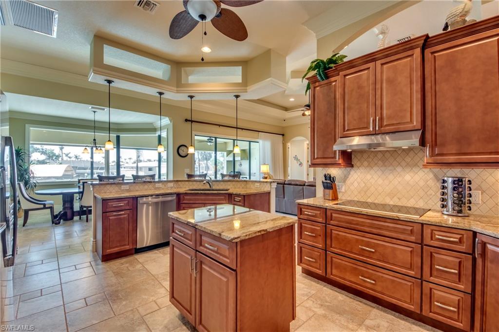 YACHT CLUB - Residential