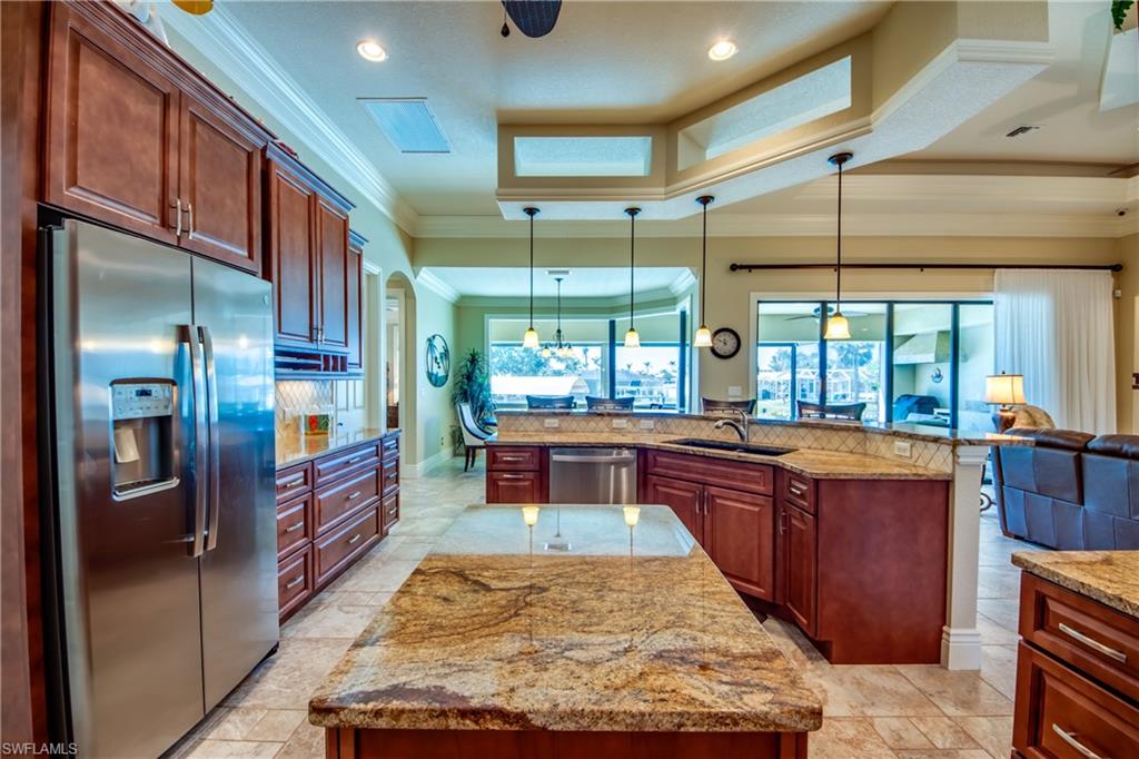 YACHT CLUB - Residential