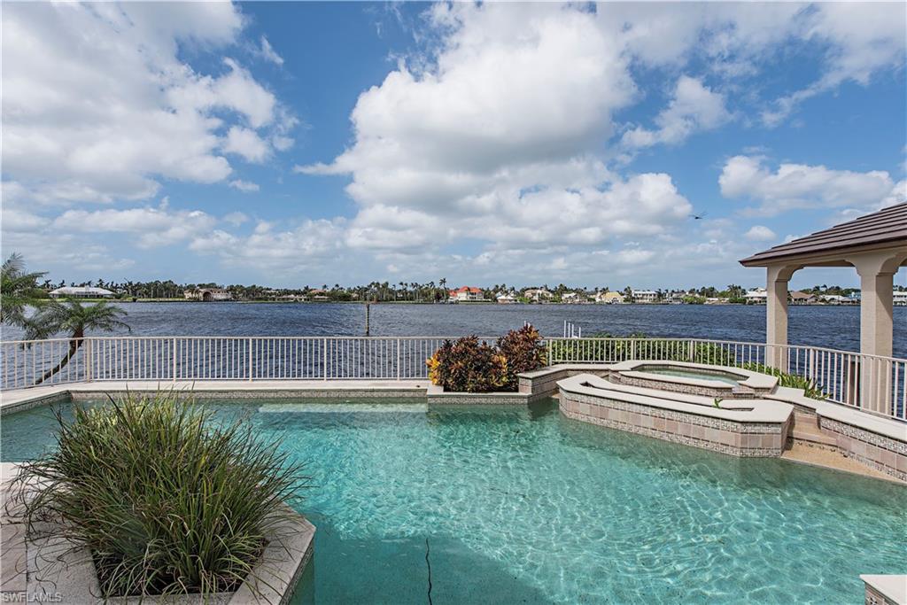 ROYAL HARBOR - Residential