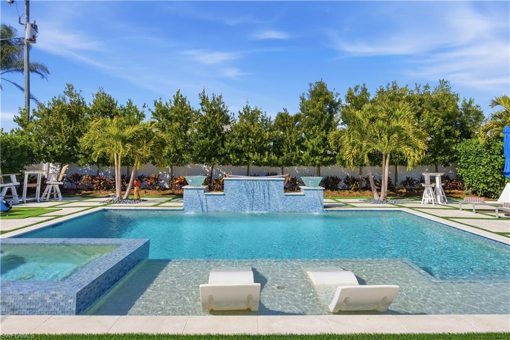 NAPLES PARK - Residential