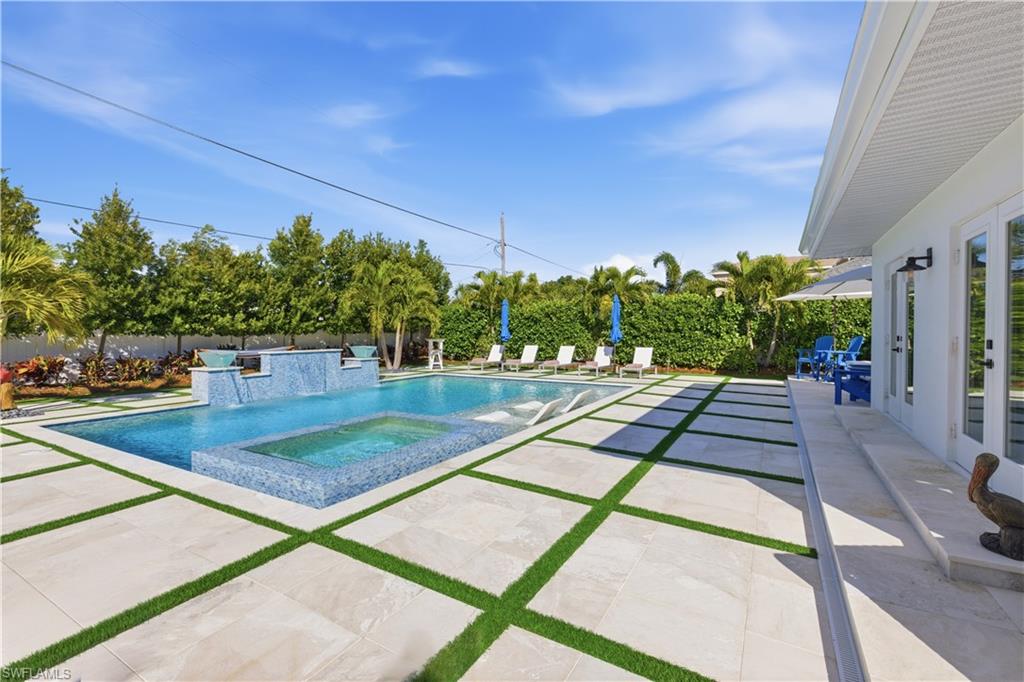 NAPLES PARK - Residential