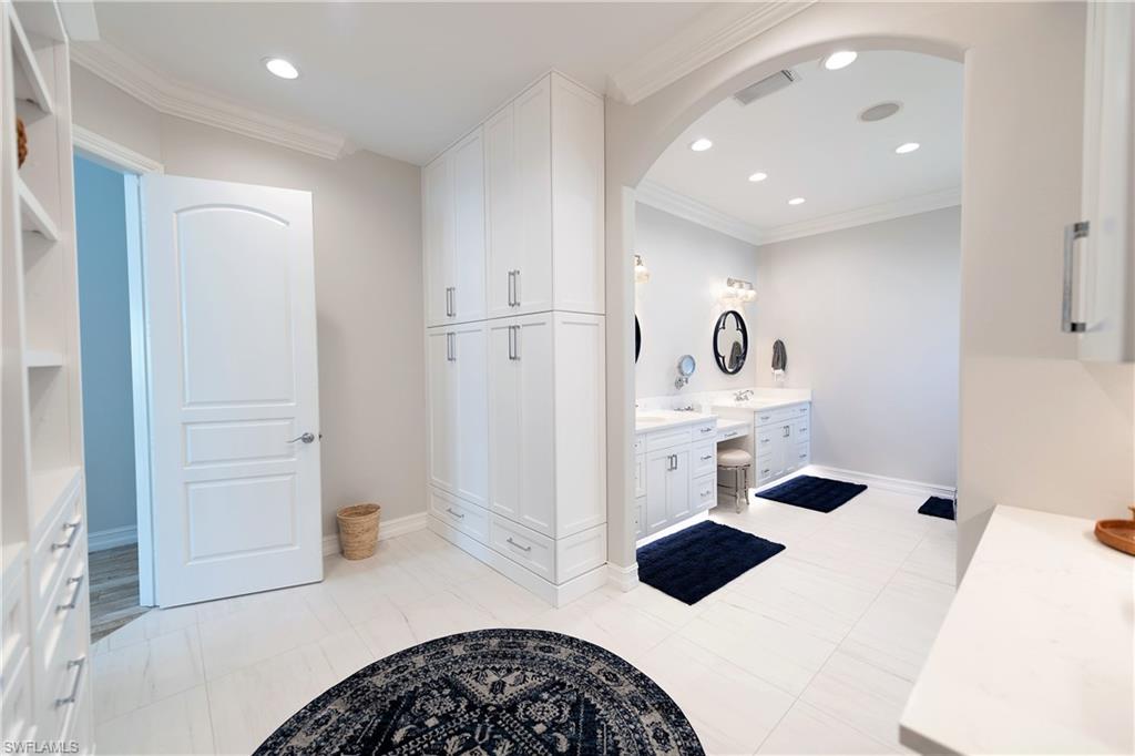 LIVINGSTON WOODS - Residential