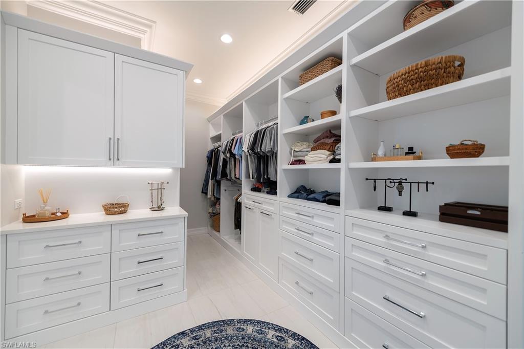 LIVINGSTON WOODS - Residential