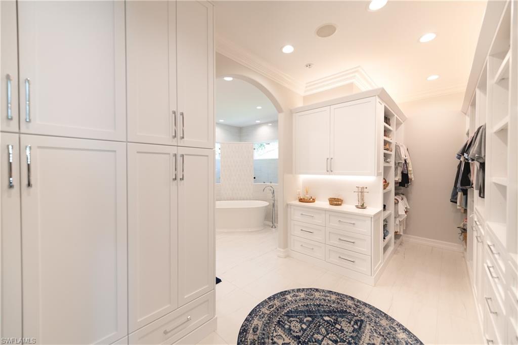 LIVINGSTON WOODS - Residential