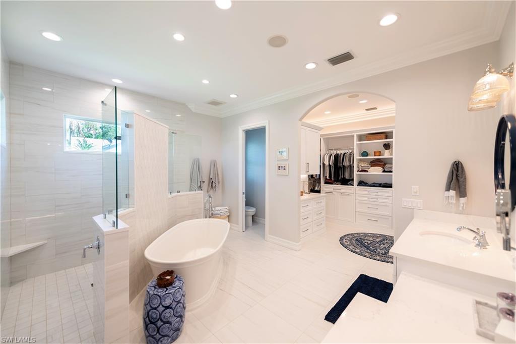 LIVINGSTON WOODS - Residential