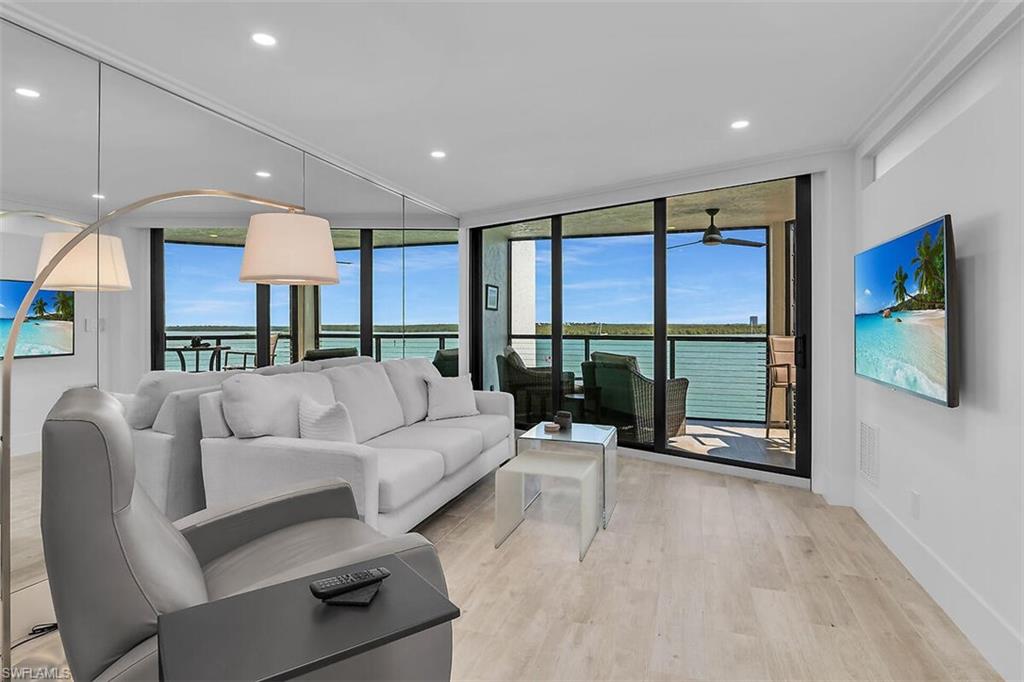 RIVERSIDE CLUB - Residential